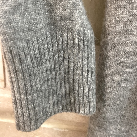 J. CREW 100% Cashmere Long V- Neck Button Cardigan Patch Pockets Gray - Picture 6 of 6